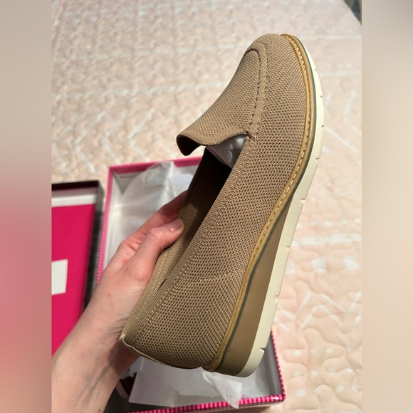 MeToo NWT Size 8 Tan Loafer Slip On Wedge - Picture 5 of 9